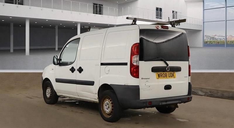 Used Fiat Doblò 85 HP (62 kW) 2008 White MPV