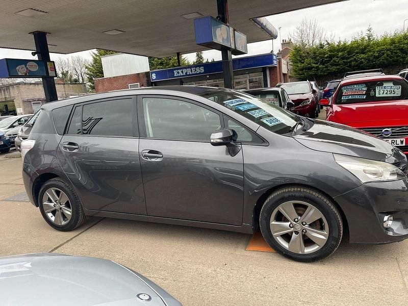 Used Toyota Verso Trend 112 HP (82 kW) 2014 Grey MPV