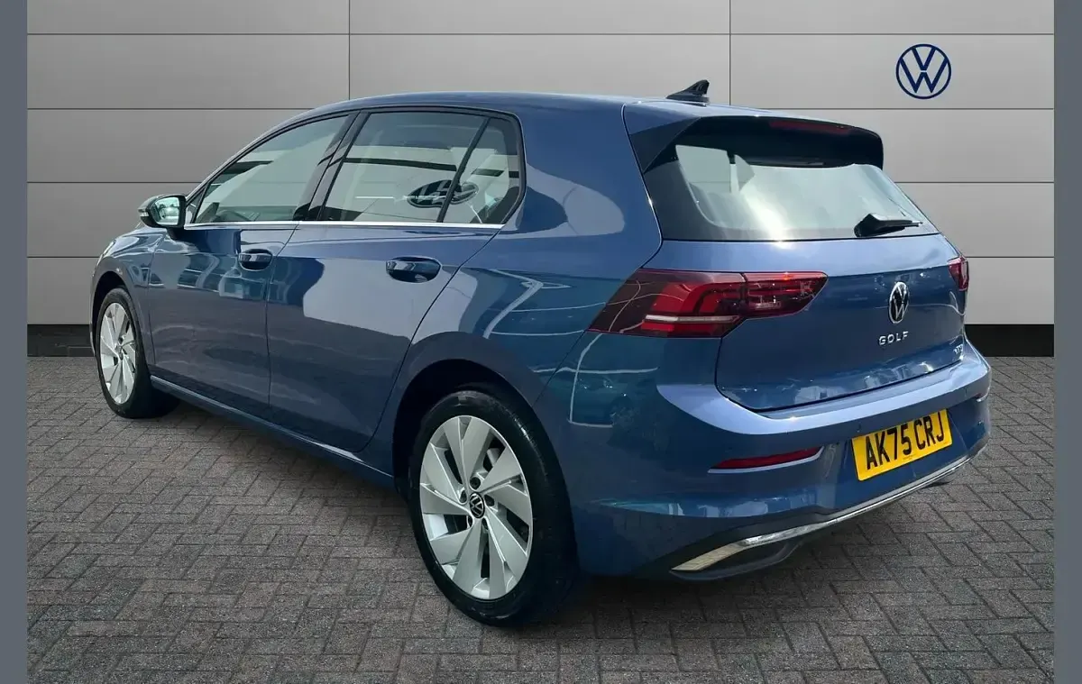 Used VW Golf VIII Style 147 HP (108 kW) 2025 Blue Hatchback