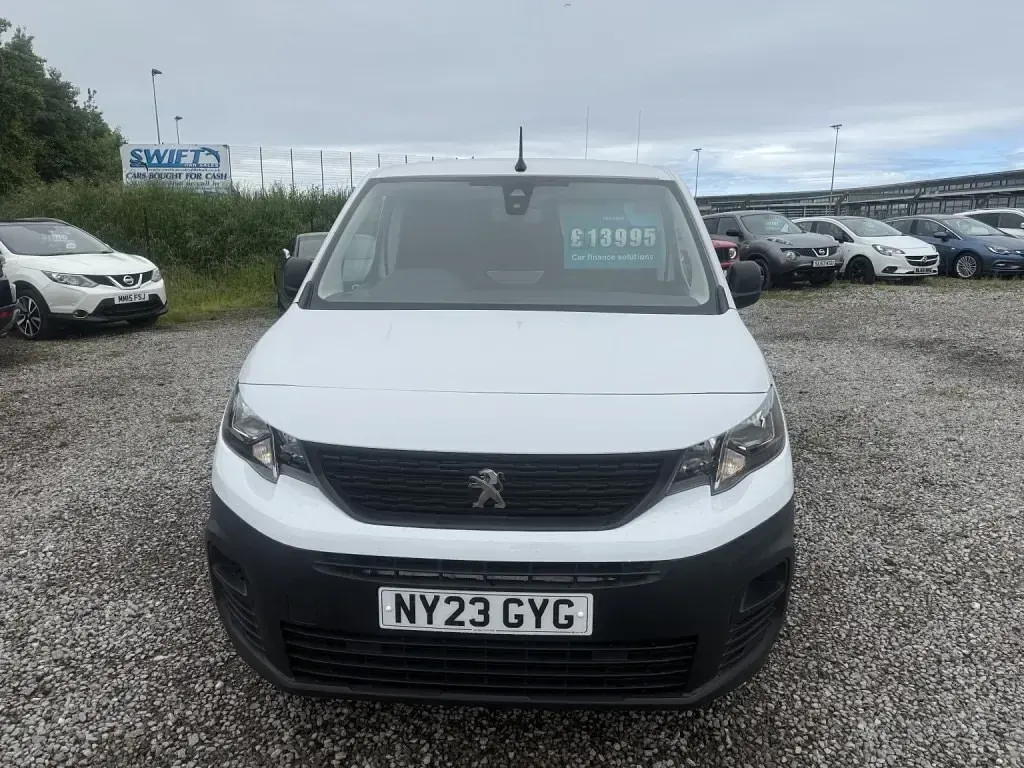 Used Peugeot Partner 131 HP (96 kW) 2023 White MPV