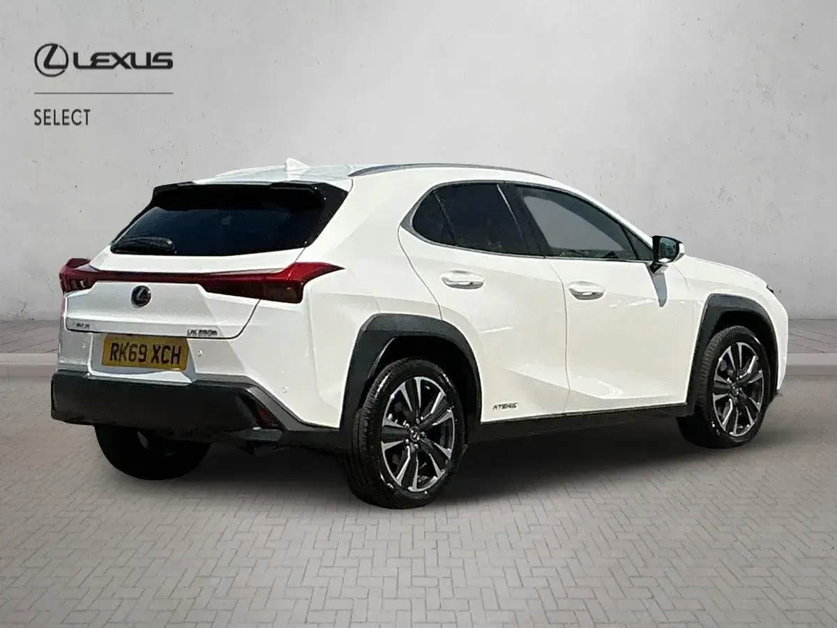 Used Lexus UX 250h 2019 White SUV