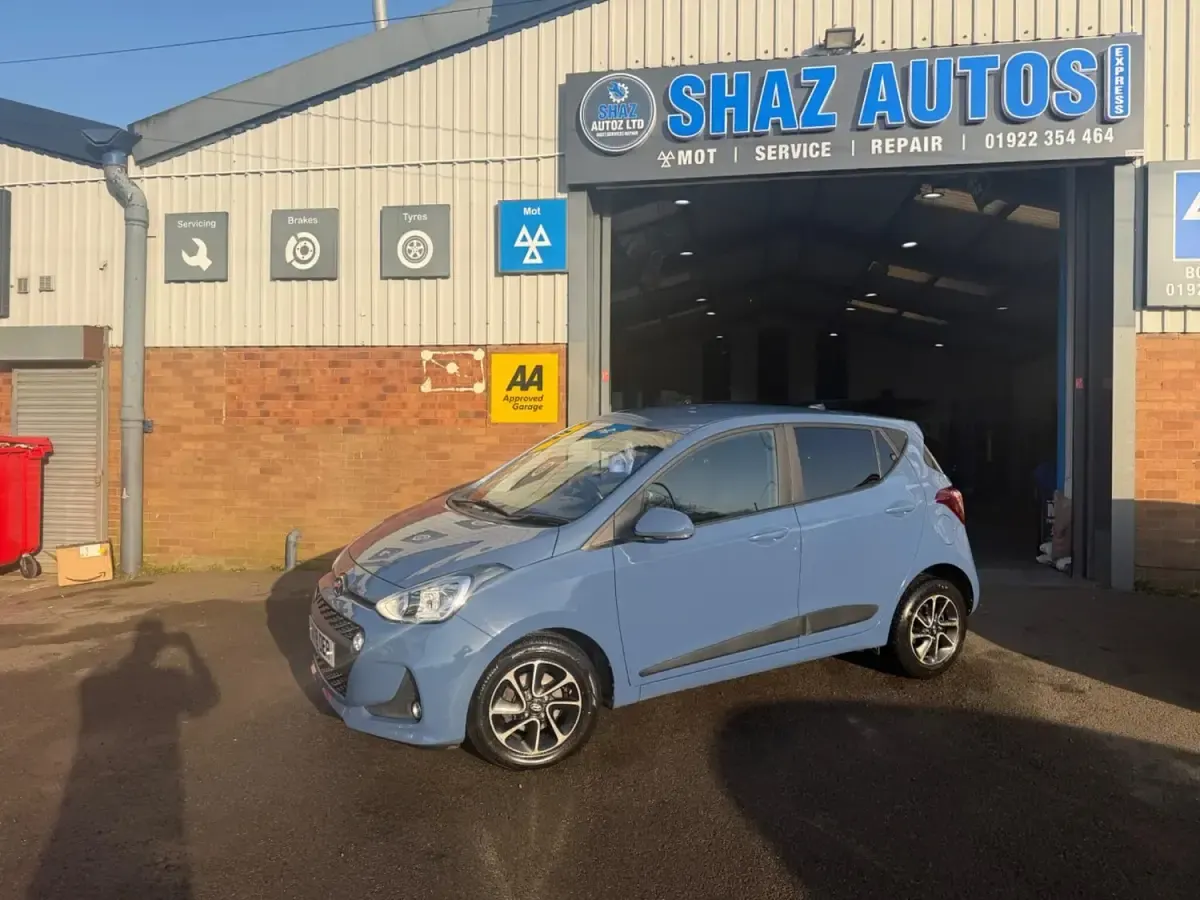 Begagnad Hyundai i10 Premium 87 HK (63 kW) 2018 Blå Halvkombi
