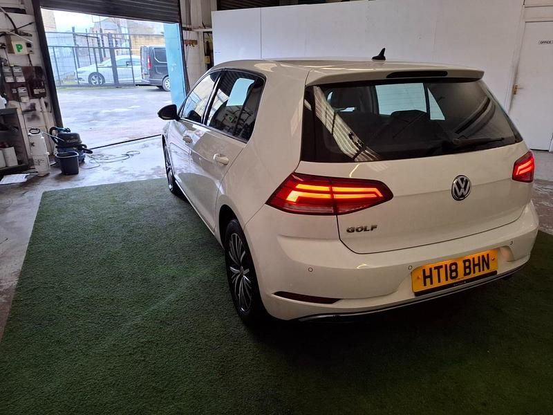 Used VW Golf VII SE 2018 White Hatchback