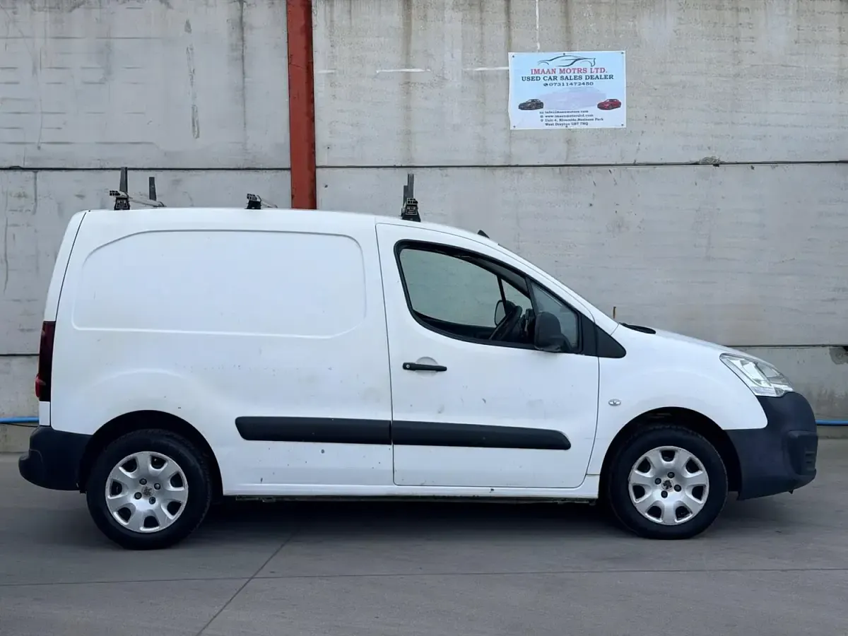 Used Peugeot Partner 100 HP (73 kW) 2017 White