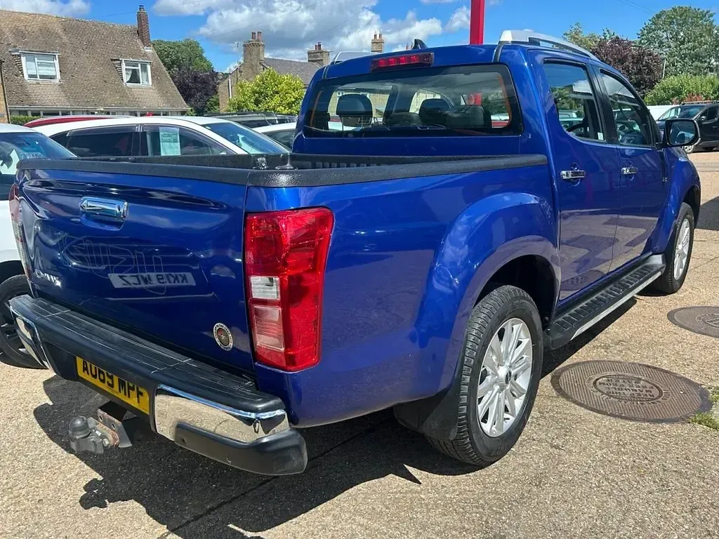 Used Isuzu D-Max 2019 Blue Pickup