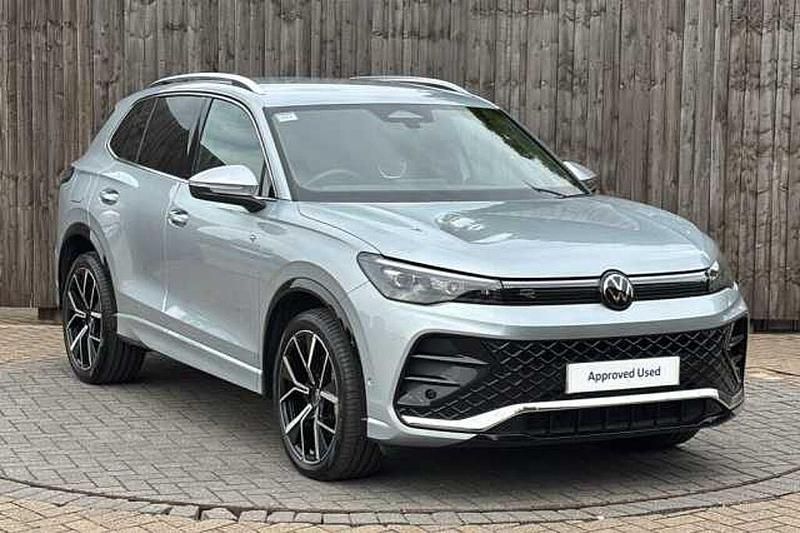 Used 2025 VW Tiguan SUV | £33,299 (A bit pricey) - Image 1/4