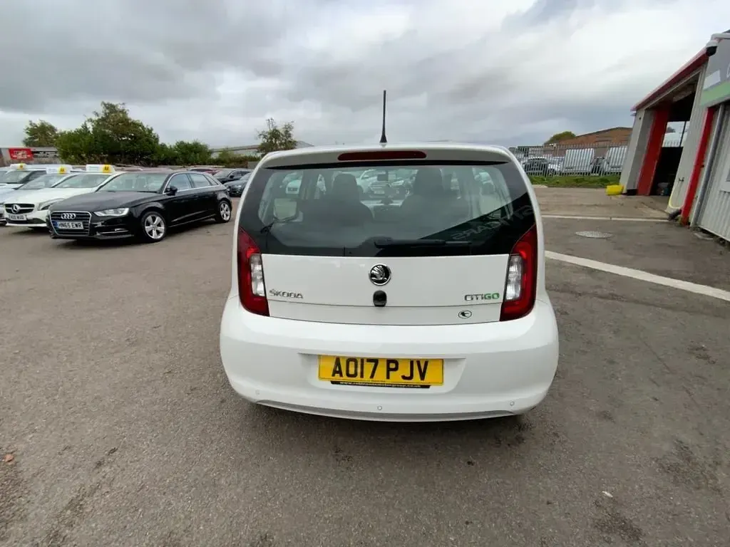 Usado Skoda Citigo SE L 60 CV (44 kW) 2017 Blanco Utilitario
