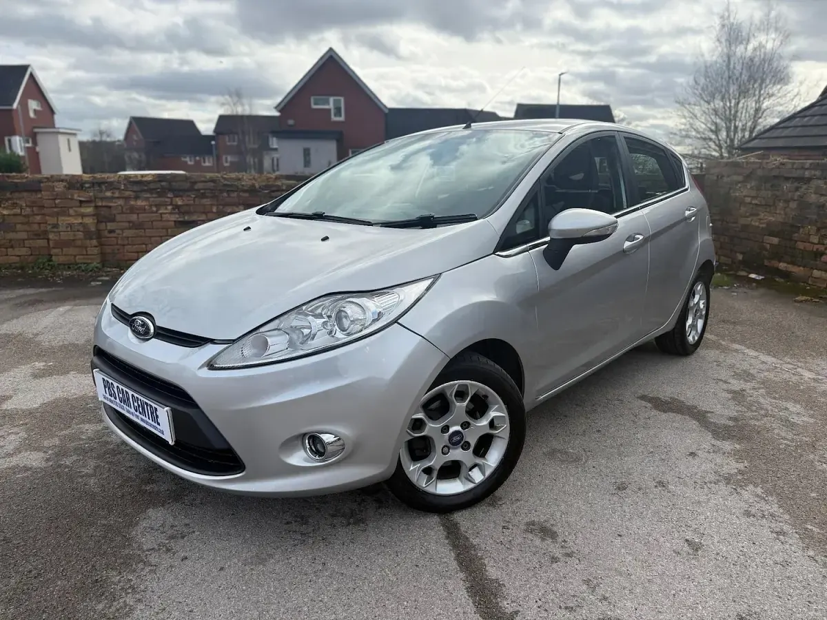 Used Ford Fiesta Zetec 2012 Silver Hatchback