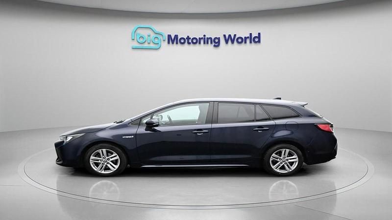 Used Toyota Corolla 122 HP (89 kW) 2021 Blue Estate