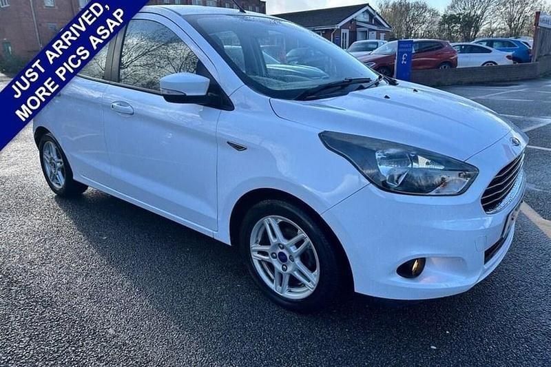 Used Ford Ka Plus Zetec 70 HP (51 kW) 2017 White Hatchback