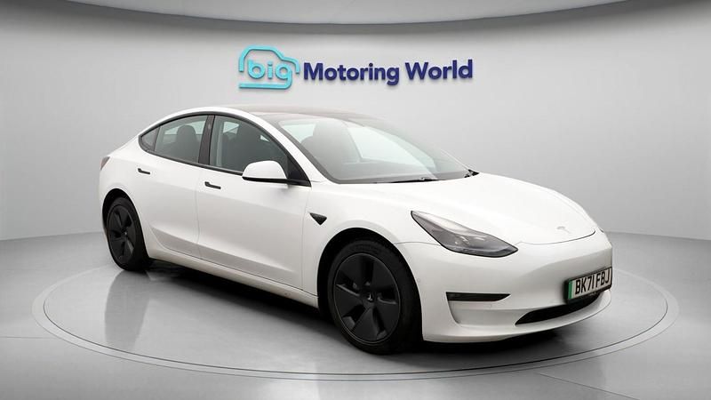 White Used 2021 Tesla Model 3 Long Range AWD Sedan | £16,500 (Good price) - Image 1/4