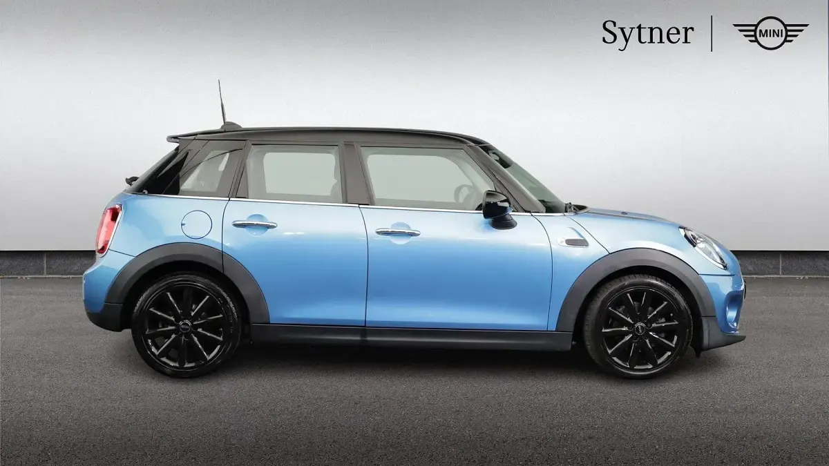 Used Mini Cooper D Hatch 136 HP (100 kW) 2018 Blue Hatchback