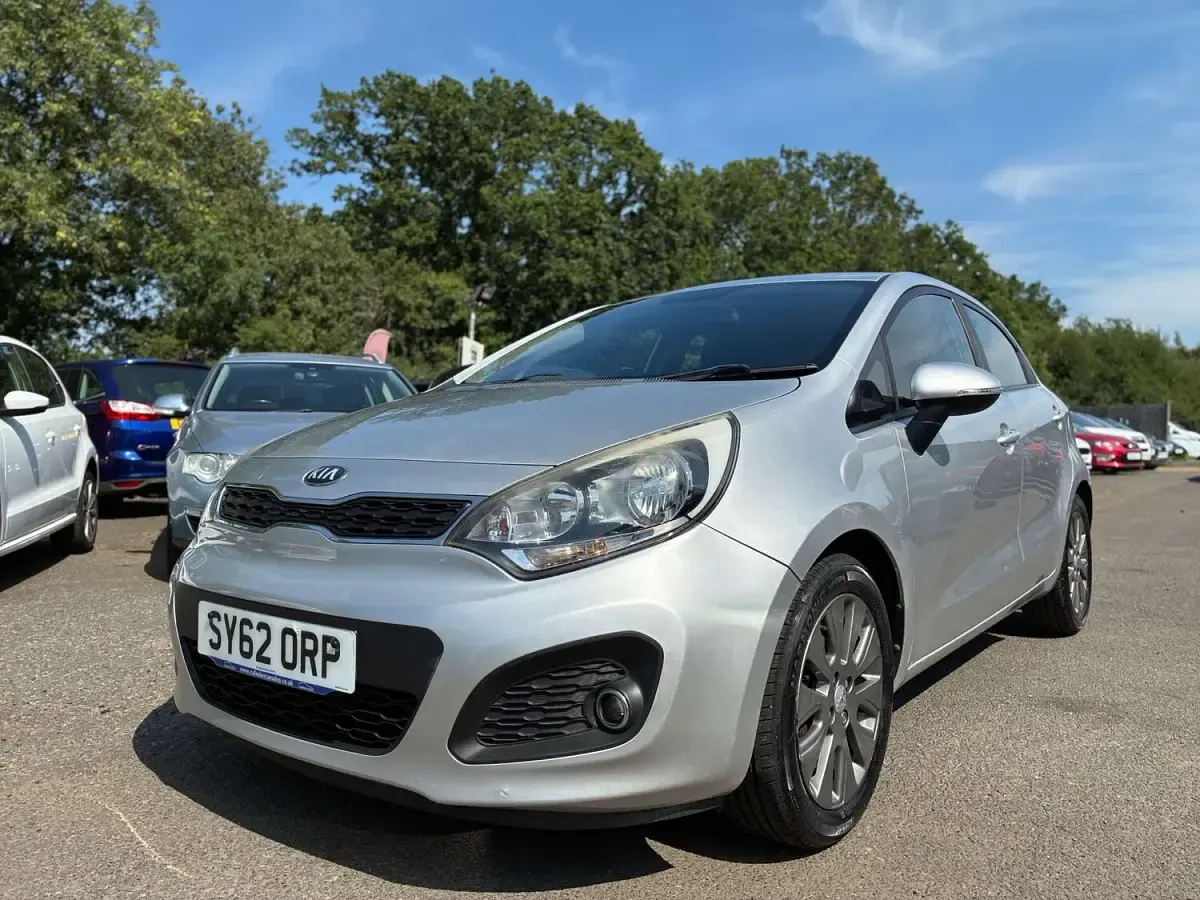 Used Kia Rio 84 HP (61 kW) 2012 Silver Hatchback