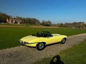 Used Jaguar E-Type 269 HP (197 kW) 1968 Yellow Cabriolet