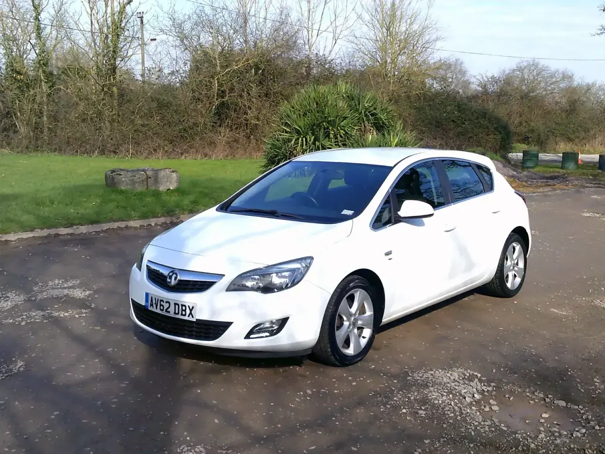 Second-hand Vauxhall Astra SRi 2012 Alb Hatchback