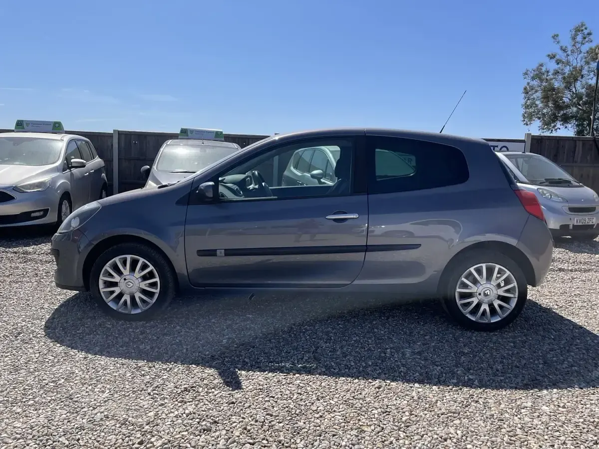 Used Renault Clio Dynamique 98 HP (72 kW) 2007 Blue Hatchback