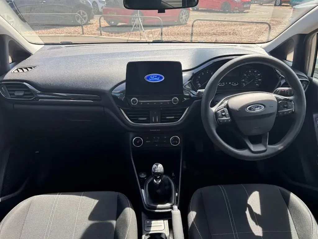 Używany Ford Fiesta Trend 95 KM (69 kW) 2020 Biały Hatchback