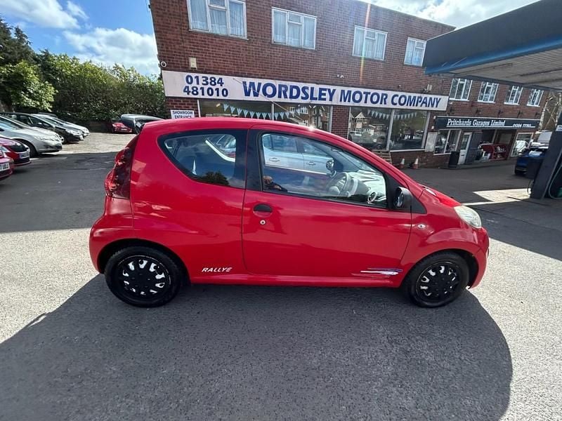 Used Peugeot 107 Access 68 HP (50 kW) 2012 Bright red Hatchback
