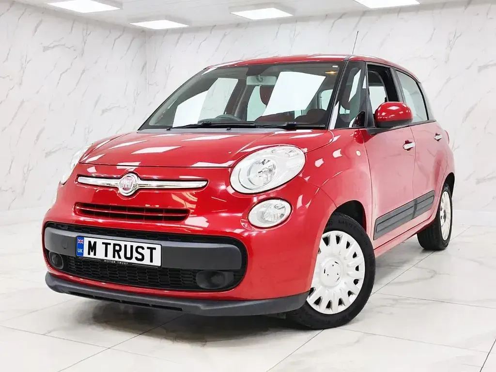 Used Fiat 500L Easy 85 HP (62 kW) 2013 Red MPV