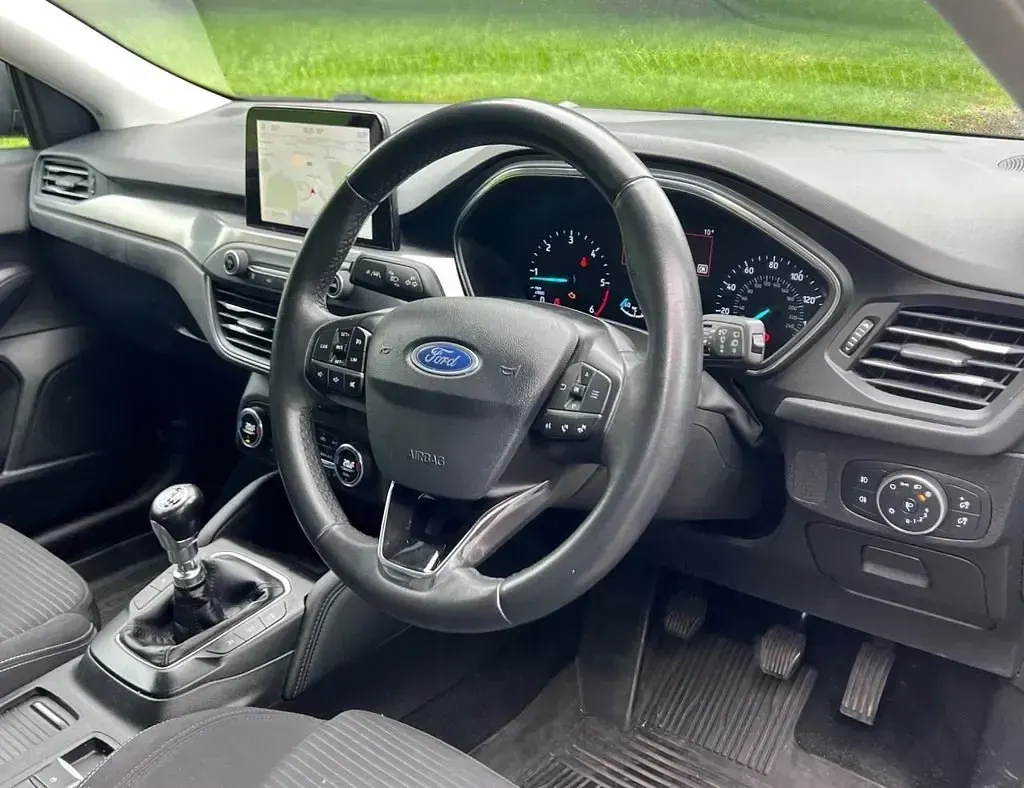Used Ford Focus Titanium 120 HP (88 kW) 2018 Grey Hatchback