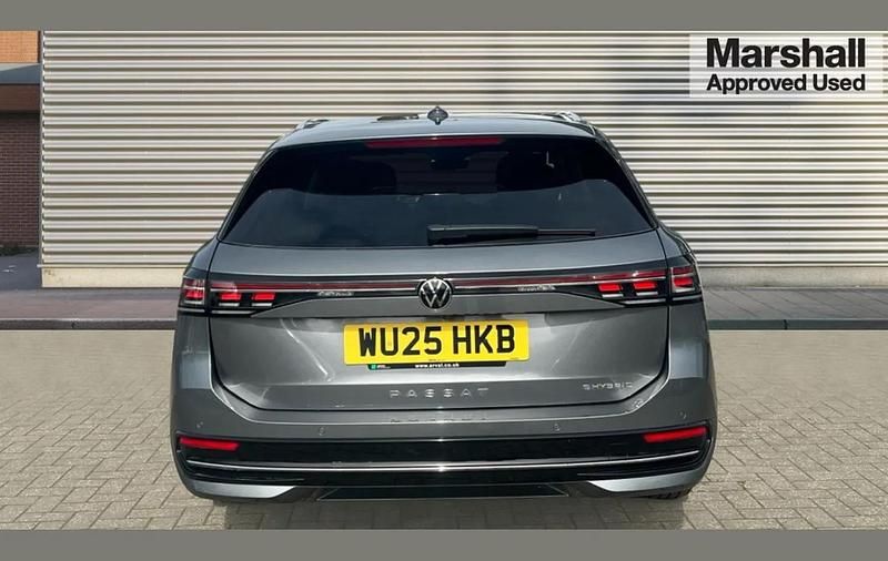 Used VW Passat Elegance 267 HP (196 kW) 2025 Grey Estate