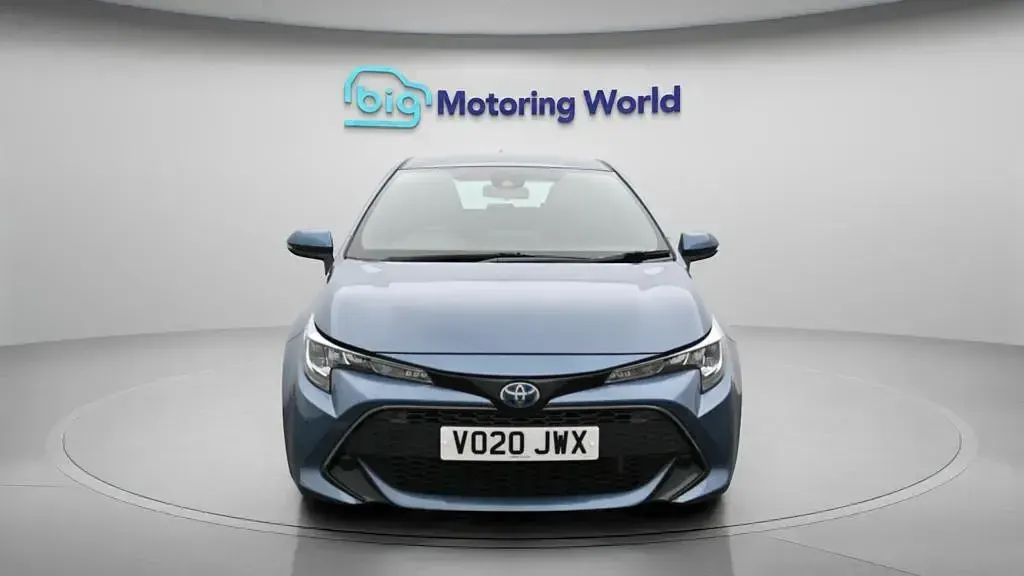 Used Toyota Corolla 122 HP (89 kW) 2020 Blue Hatchback