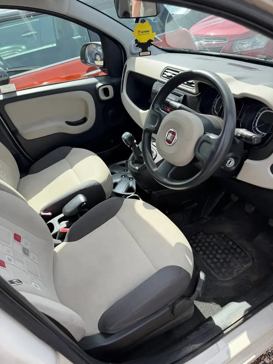Usado Fiat Panda Lounge 69 HP (50 kW) 2015 Bege Citadino