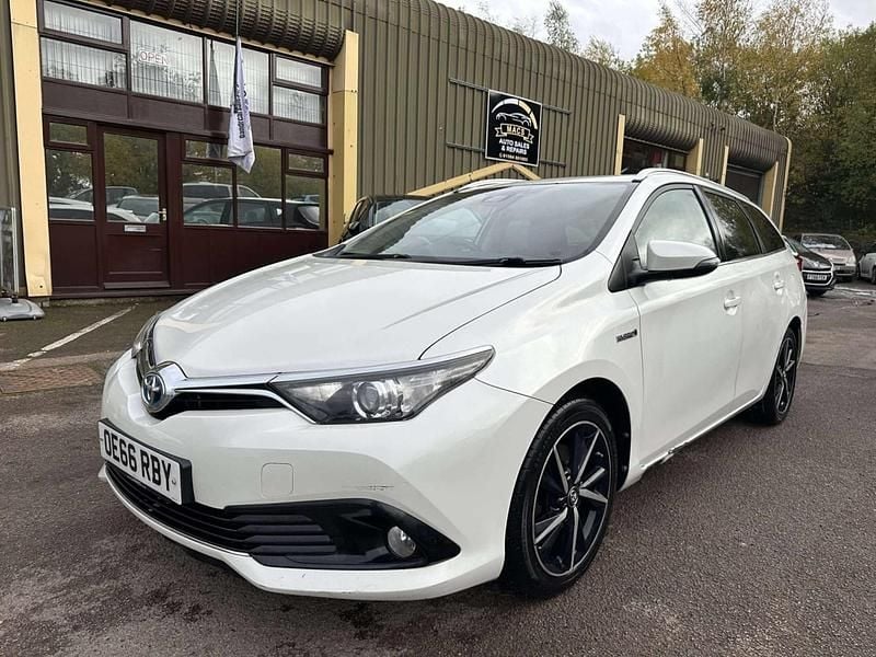 White Used 2016 Toyota Auris Hybrid Design Estate | £6,495 (Fair price) - Image 1/4