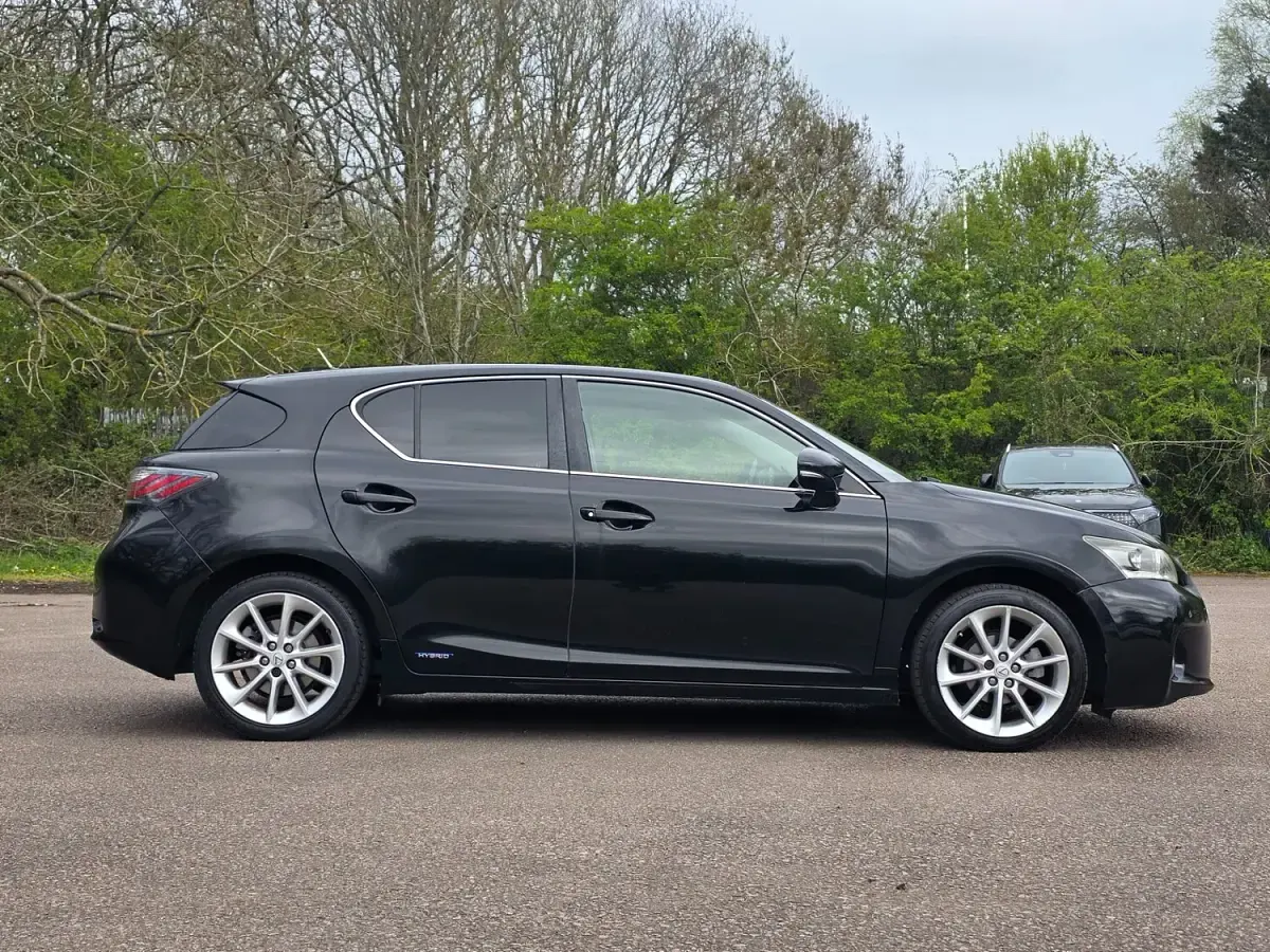 Used Lexus CT200h 134 HP (98 kW) 2012 Black Hatchback