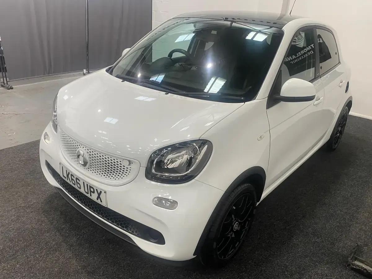 Used Smart ForFour 71 HP (52 kW) 2016 White Hatchback