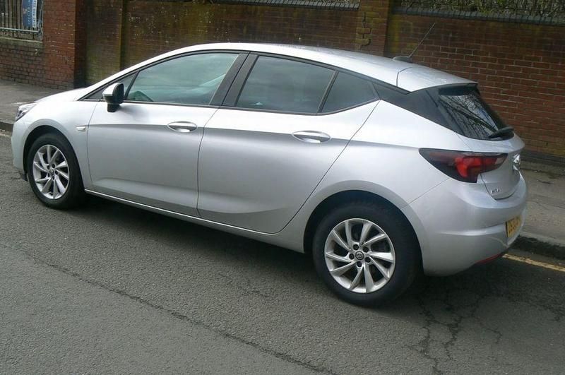 Used Vauxhall Astra Business Edition 130 HP (95 kW) 2020 Silver Hatchback