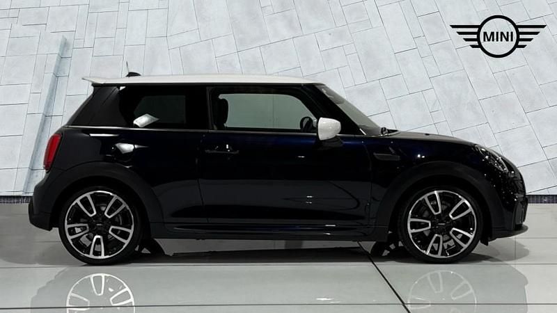 Used Mini Cooper Hatch 134 HP (98 kW) 2022 Black Hatchback