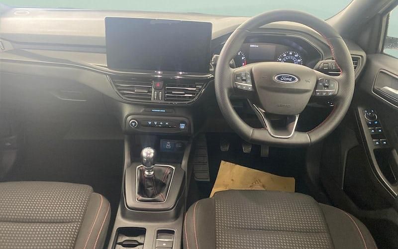 Used Ford Focus ST-Line 125 HP (91 kW) 2023 White Hatchback