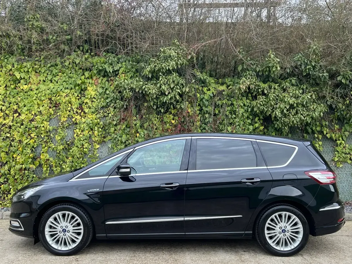 Używany Ford S-MAX Vignale 210 KM (154 kW) 2016 Czarny Minivan