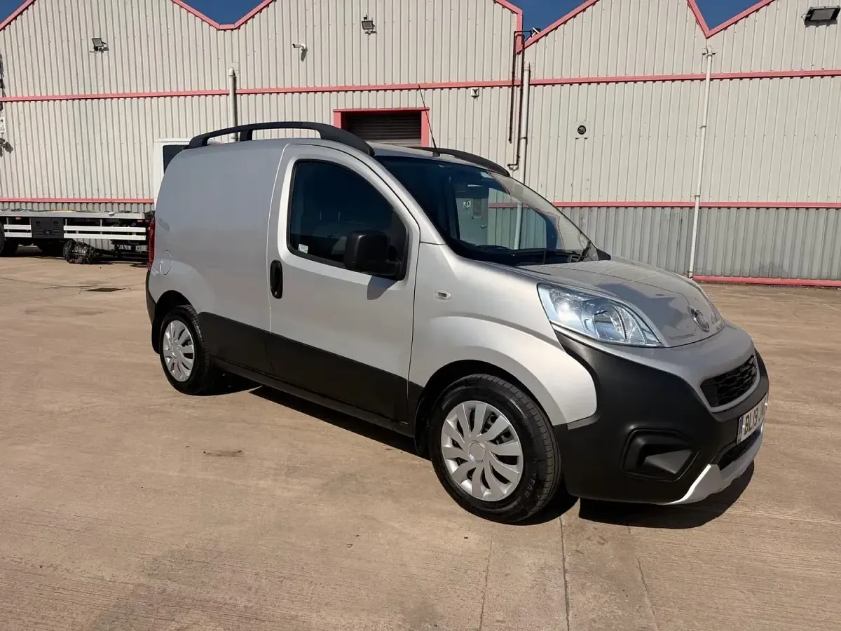 Usado Fiat Fiorino 80 HP (58 kW) 2019 Prateado Monovolume