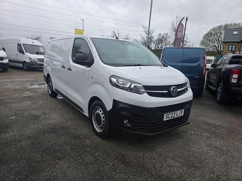 Used Vauxhall Vivaro S 100 HP (73 kW) 2022 White MPV