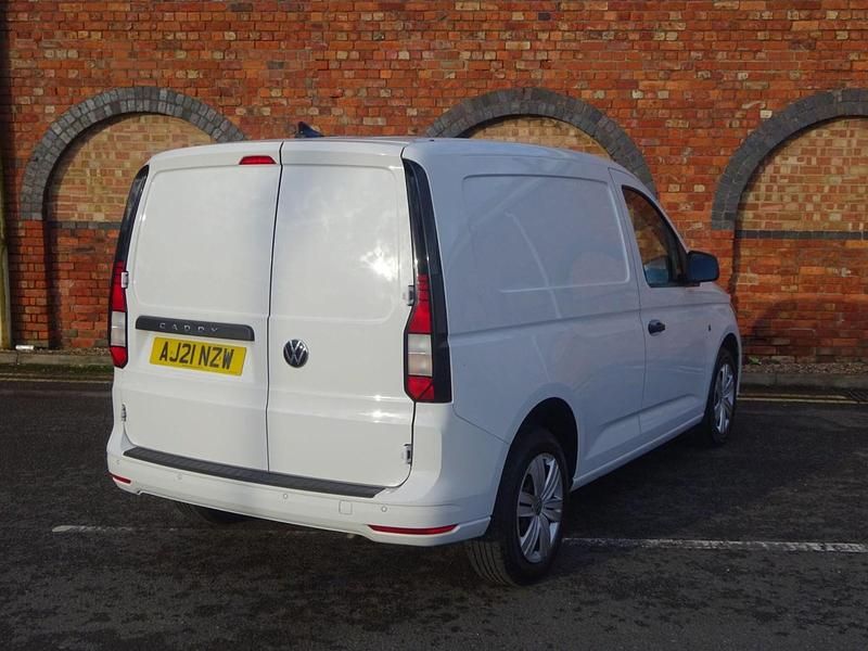 Usado VW Caddy 122 HP (89 kW) 2021 Branco Monovolume