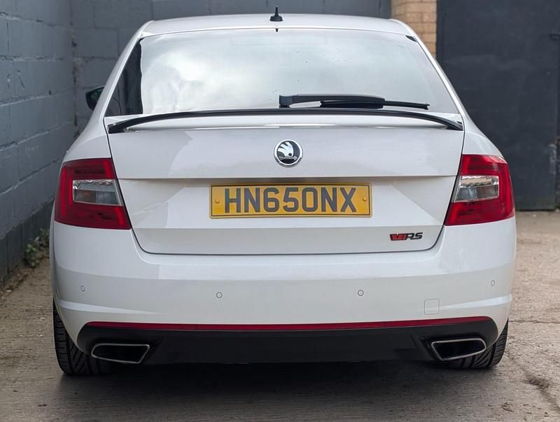 Used Skoda Octavia vRS 326 HP (239 kW) 2015 White Hatchback