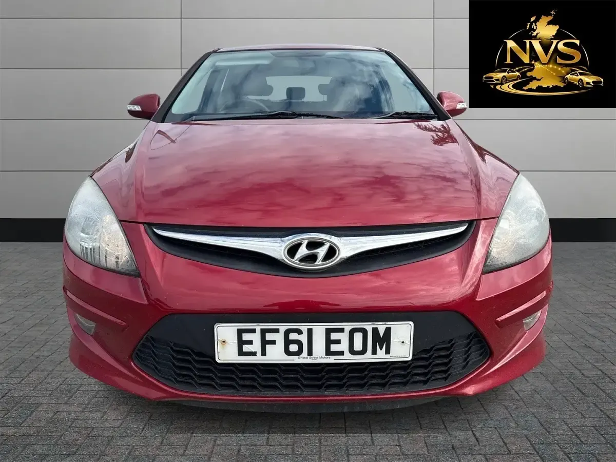 Used Hyundai i30 Comfort 113 HP (83 kW) 2011 Red Hatchback