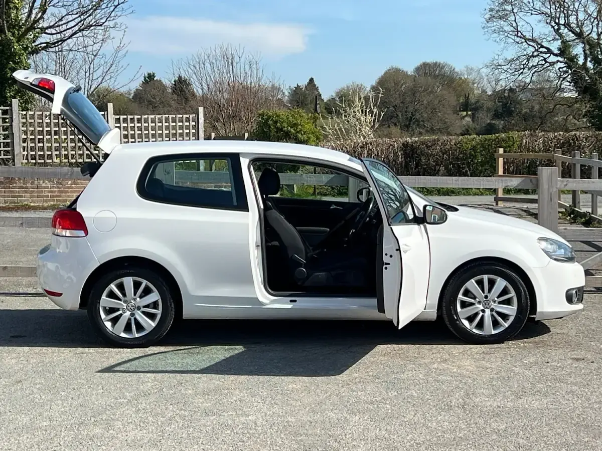 Used VW Golf VI SE 2010 White Hatchback