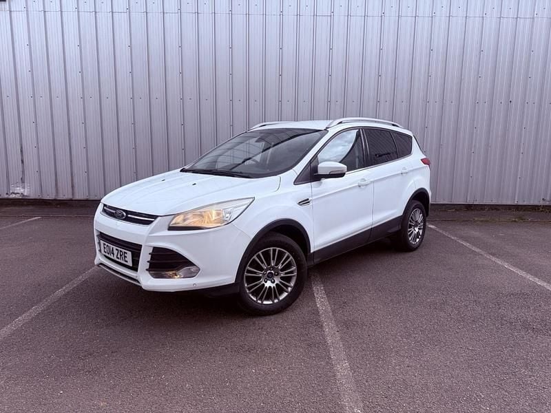 Usado Ford Kuga Titanium 163 HP (119 kW) 2014 Branco SUV