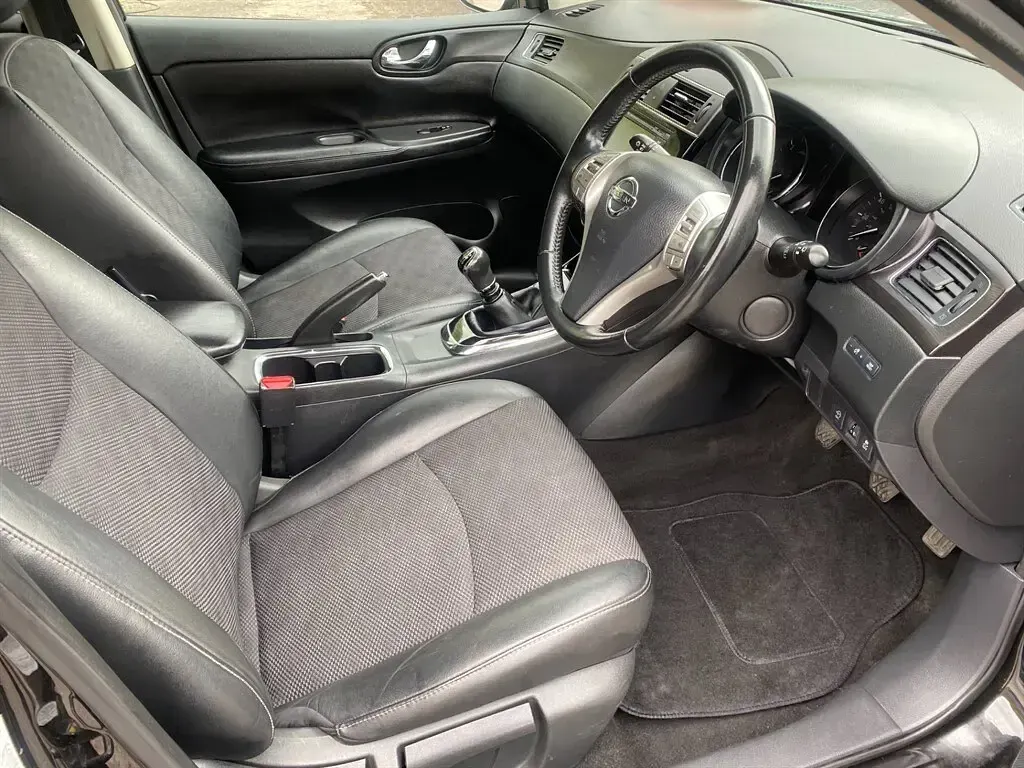 Used Nissan Pulsar N-Connecta 110 HP (80 kW) 2017 Black Hatchback