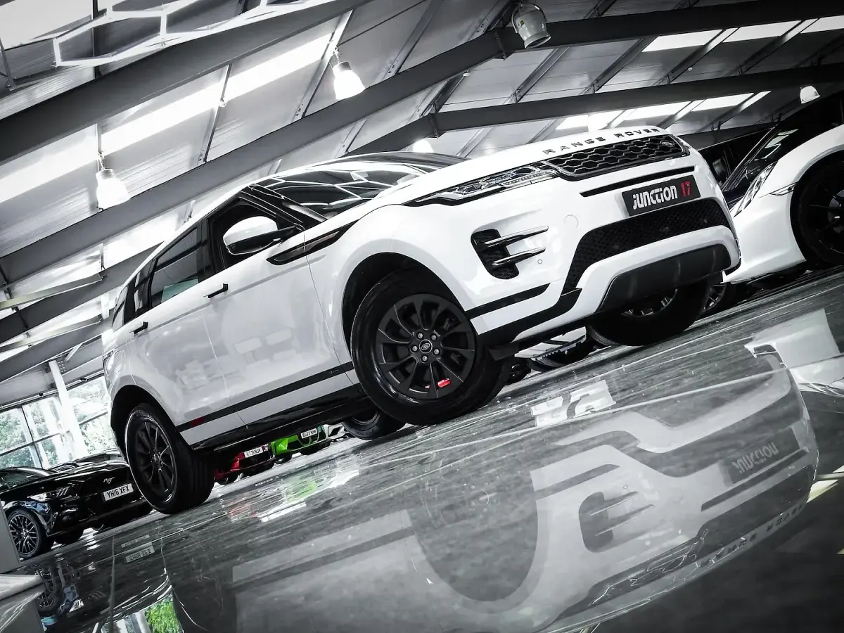 Used Land Rover Range Rover evoque R-Dynamic 150 HP (110 kW) 2020 White SUV