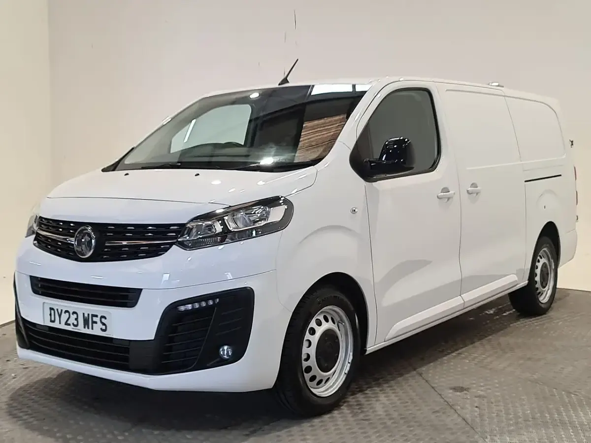 Used Vauxhall Vivaro 100 HP (73 kW) 2023 White MPV