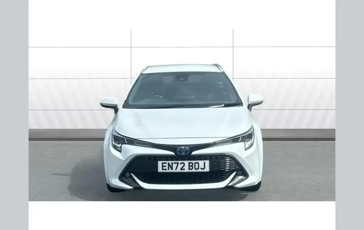 Used Toyota Corolla 122 HP (89 kW) 2022 White Estate