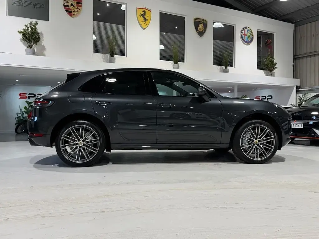 Used Porsche Macan Turbo 440 HP (323 kW) 2019 Grey SUV