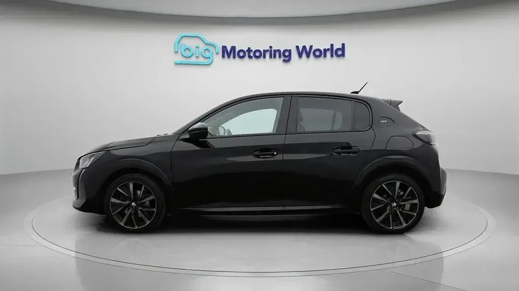 Second-hand Peugeot 208 Premium 100 CP (73 kW) 2022 Negru Hatchback