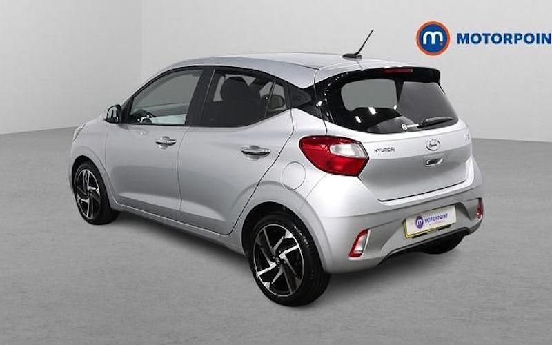 Used Hyundai i10 Premium 84 HP (61 kW) 2023 Silver Hatchback