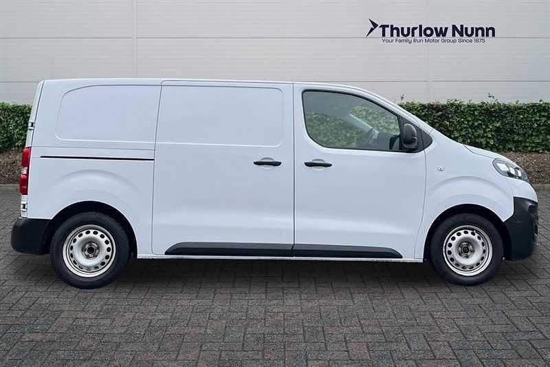Used Vauxhall Vivaro 120 HP (88 kW) 2023 White MPV