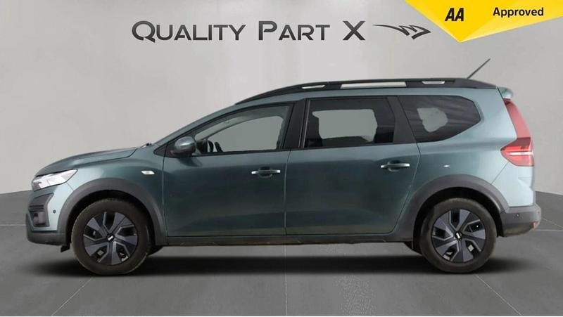 Used Dacia Jogger Expression 140 HP (102 kW) 2024 Green MPV